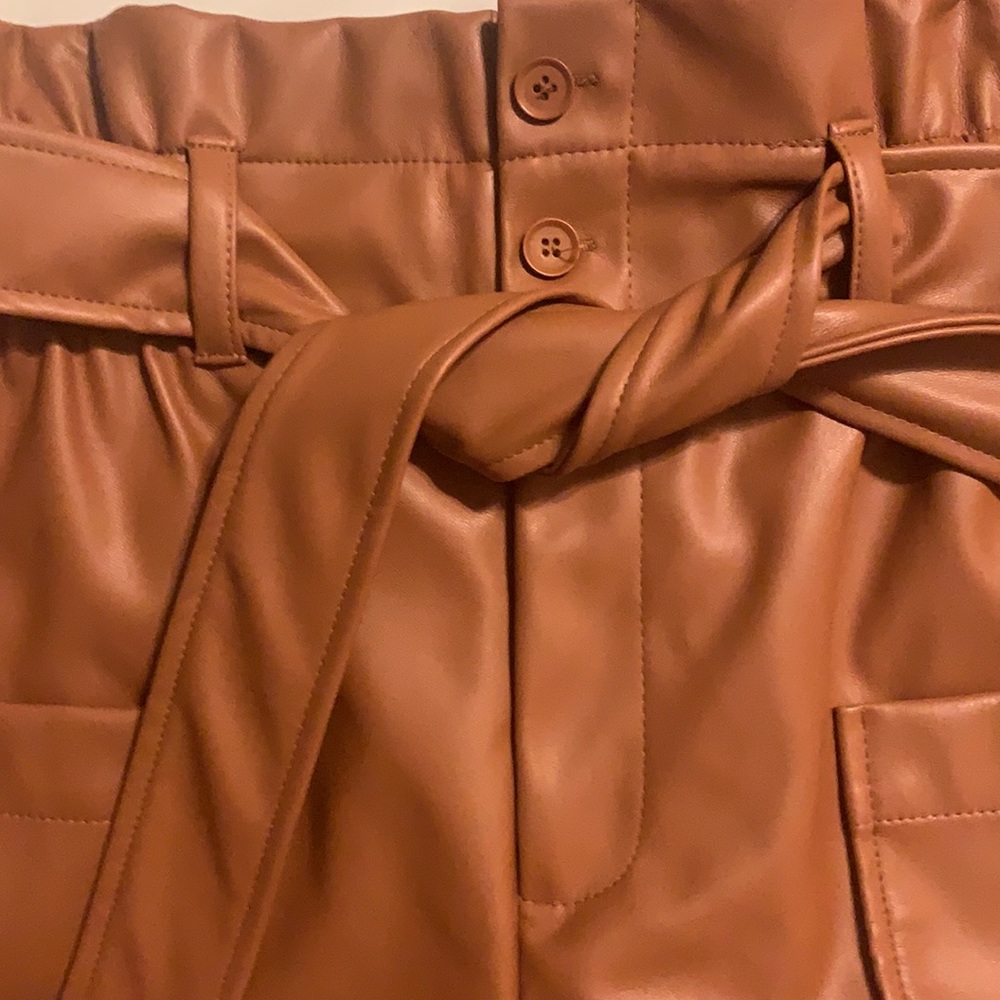 Kelly Roland Just Fab Cute Pleather Shorts - Picture 2 of 6
